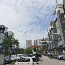 Semi D Building Type Equine Park Commercial Center Near MRT for rent