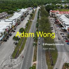 Facing Mainroad End Lot Bigger Size 3 Sty Shoplot Bandar Laguna Merbok