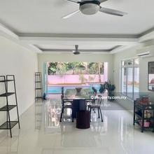 Rare find! 11,300 sqft land ! Private pool ! Renovated bungalow ! 