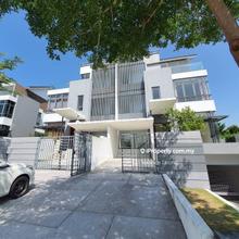 The grove lake fields sungai besi semi d