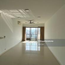 Corner Unit balcony with unblock View, very bright unit