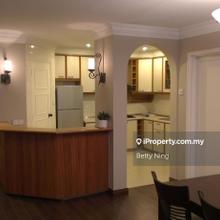 Spacious unit walking distance to amenities