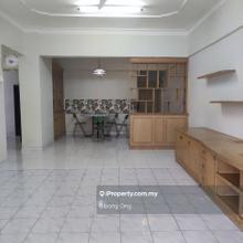 For Sales(Corner Lot Unit in Straits Court Condominium)