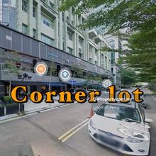 Corner Unit / Publika Dutamas