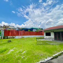 Single Storey Bungalow House Big Vacant Land