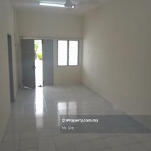 A single storey intermediate terrace house