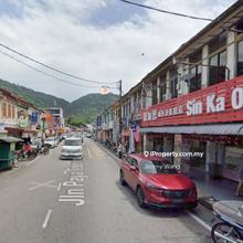 Facing main road 2 storey shoplot for rent , rare in market 