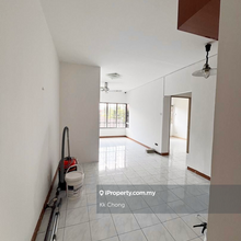 Limited unit / 1st floor / keep well condition / Freehold