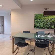 Unit is bright and airy with easy access to major highways & amenities