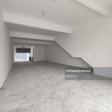 Uptown 2, Rimbayu Brand New Commercial shop lot Ground Floor For Rent