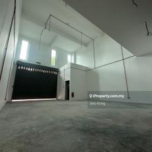 Terrace Industrial Shop With Height Ceilling