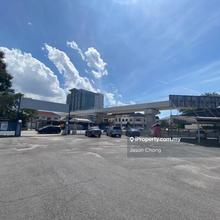 Prima location freehold commercial land for sale ! Facing high traffic