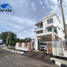 3 Sty Bungalow Teluk Kumbar Beach Front Bayan Lepas 