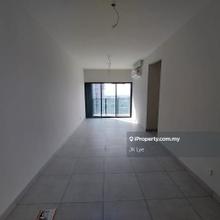 Limited Unit with 2 carpark & Walking distance to MRT