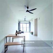 Majestic Maxim, 3 R 2 B 2 C  819sf 