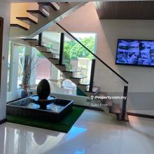 Well maintained 2 Storeys Bungalow at Bandar Kinrara 6 for Sale!!