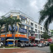 4 Storey Intermediate Main Road Frontage 