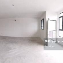 Stellar Office Suites Bandar Puteri Puchong walking to LRT Roi 5%