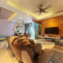 Excellent location , 2.5 Storey End lot with Extra Land For Sale