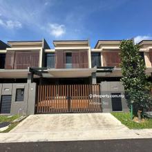 Aurora Sentral, Big size 24x75ft Superlink house for Sale 