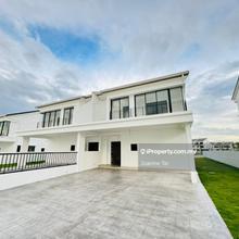 2 storey semi Detached for Rent