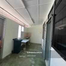 Well Maintained & Extended Wet Kitchen