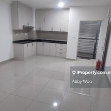 Klang Uptown Berkeley ( Partial furnished 1 room 1 bath 1 park)