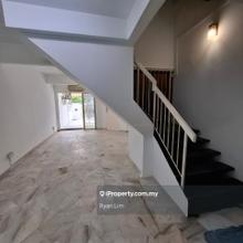 Extended, walking distance to pasar