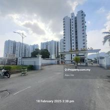 Great Location !! Villa Emas Condominium, 3 Rooms, 797sf, Below Market