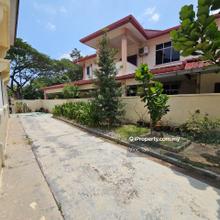 Huge land with Facing Junction Endlot for Sale.