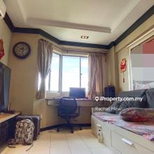 Well kept, Renovated corner unit