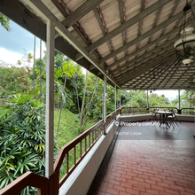 Bungalow with resort feel, pool and garden space for relaxation