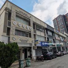 Mutiara Emas, Mount Austin, Shoplot