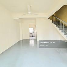 Walking distance to shop and public transport 