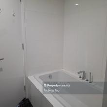 Arcoris Residence 986sqft 2room2bath 1 carpark fully furniture