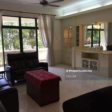 Spacious unit with exclusive view