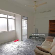 High floor, corner unit, renovated & with city & sea view!