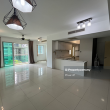 Bright . Airy . Low Noise . Large Yard . Corner Unit