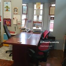 Superb property, quiet neighbourhood and easy accesibility. 