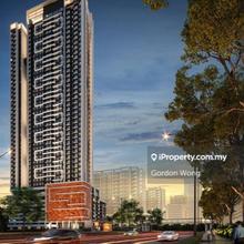 Freehold, 2 min walking distance to LRT!