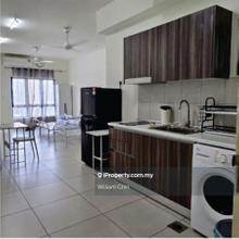 1 queen bed unit with wifi next to uoc