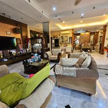 2.5 Storey Semi D Fully Renovated Fully Extended