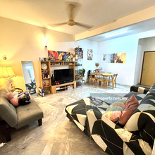 Ground Floor Freehold Goodyear court 10 With Reno kitchen 1k booking 