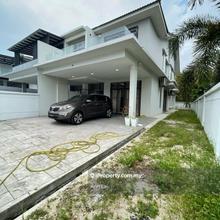 Gated & Guarded -Freehold -Non Bumi Lot -Fully furnished as photos 