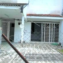 Near schools, Parks, Upm and shops 