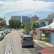 Main road Semi-D