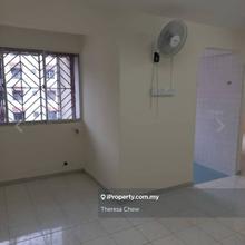 Desa Petaling newly renovated, clean and tidy, 2-room flat