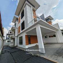 Desa Tebrau 3 Storey Semi-D House 40x90