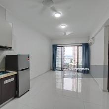 Partial seaview & Pool view