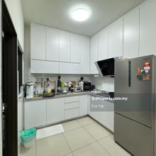 Fully Renovated, Middle floor, 2 car park, pool view